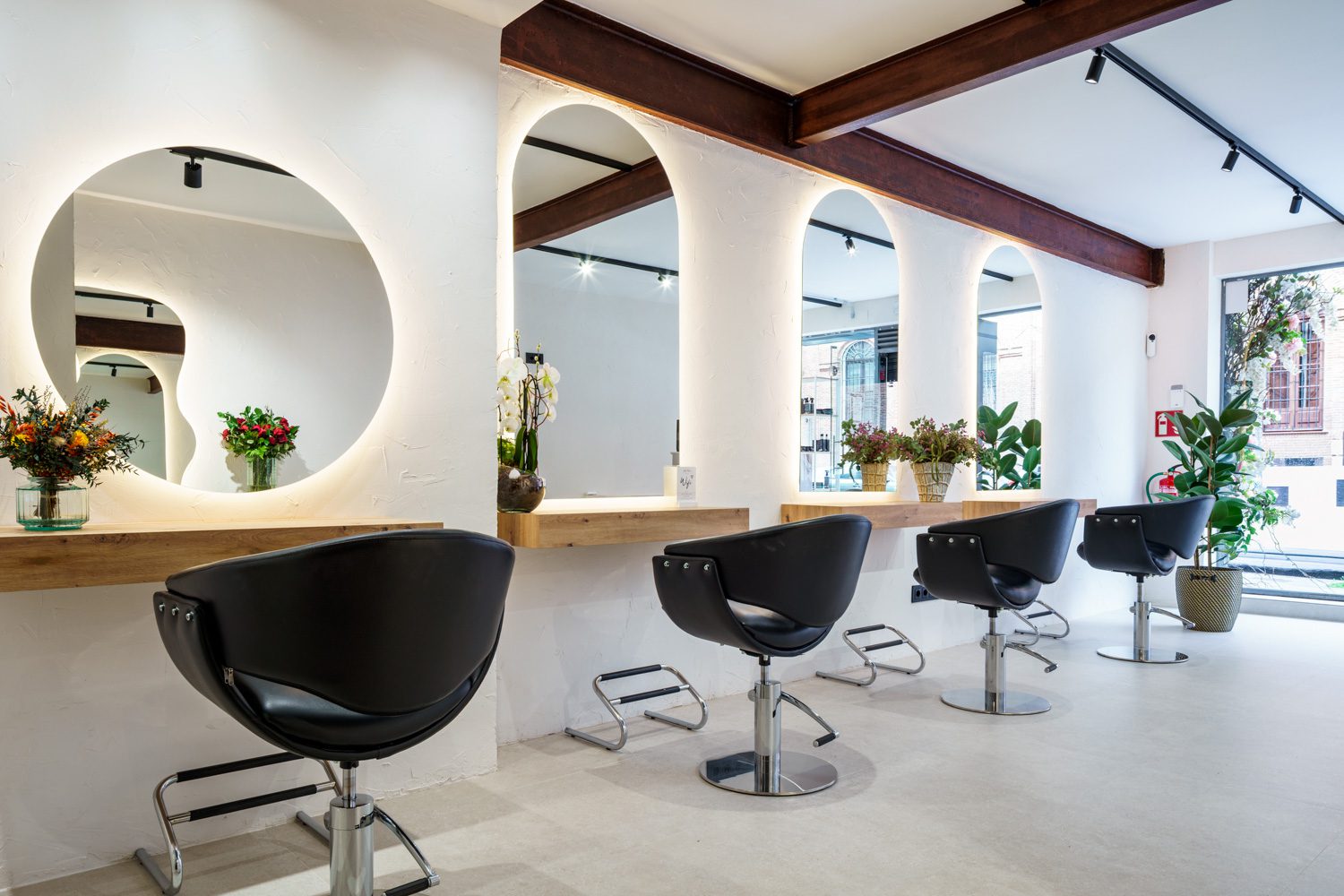 Interior peluquería Javier Vargas Hair Salon Chamberí Madrid — salón boutique balayage color Ponzano 72