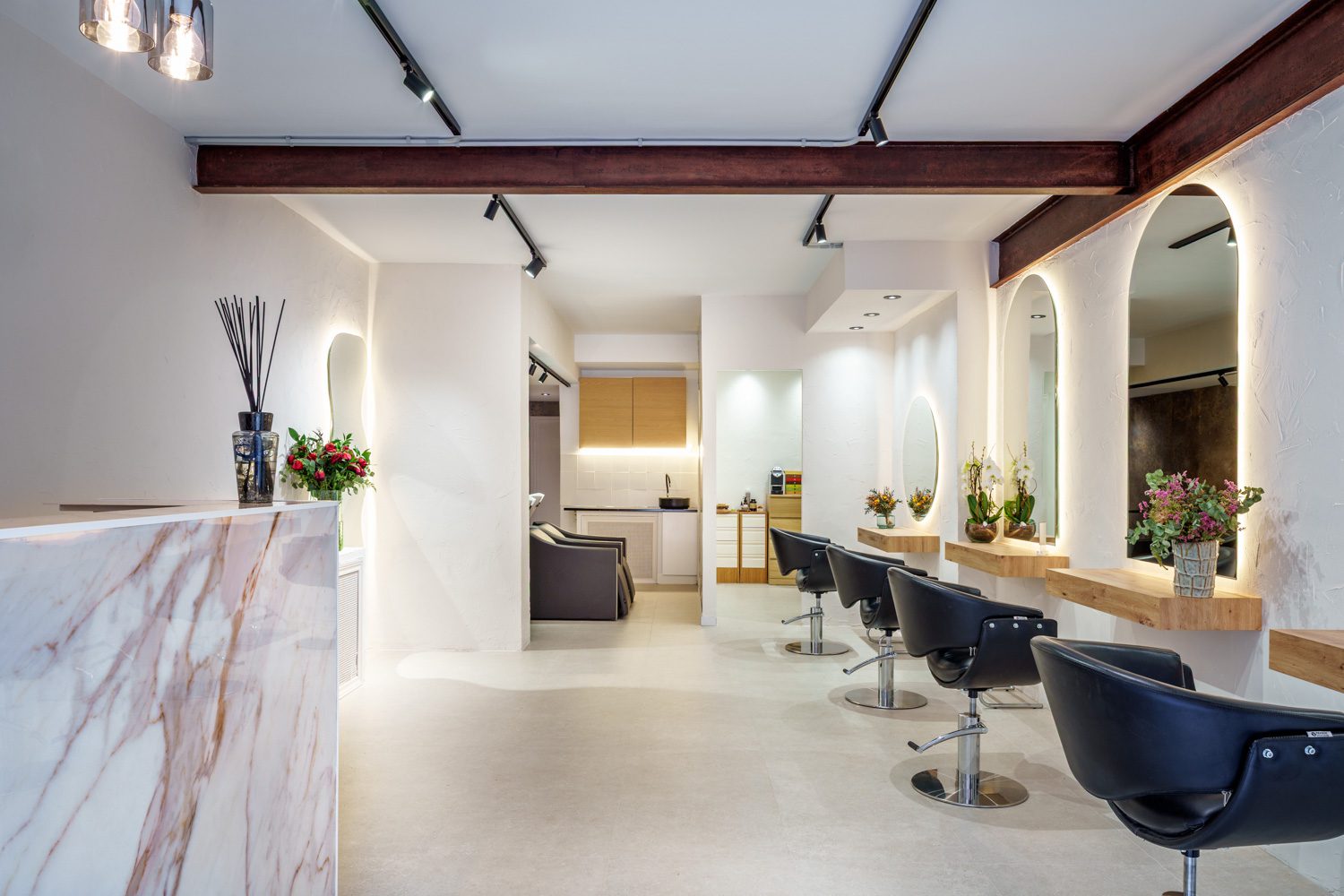 Interior del salon Javier Vargas Hair Salon en Ponzano 72 peluqueria boutique en Chamberi Madrid especializada en balayage y color